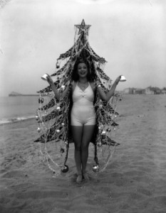 Donna vestita da albero di Natale 1936