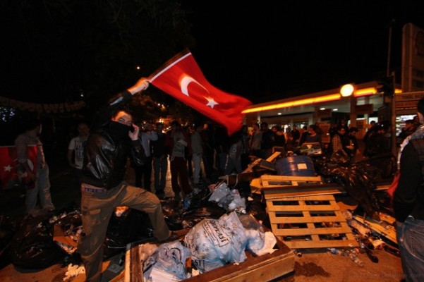 Barricate in una strada di Ankara