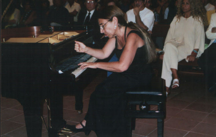 Mirta Herrera al pianoforte