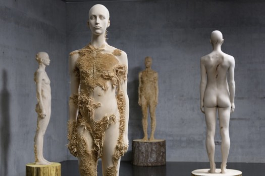 Lo scultore Aron Demetz