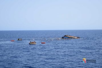 barcone affondato immigrati mediterraneo