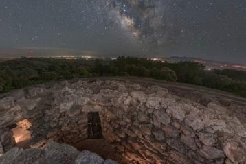 tramonto- L'uomo antico, la luna e l'universo-Genna Maria