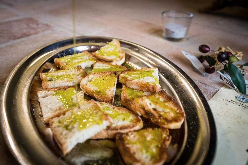 Bruschette Olio Dop frantoi aperti in Umbria