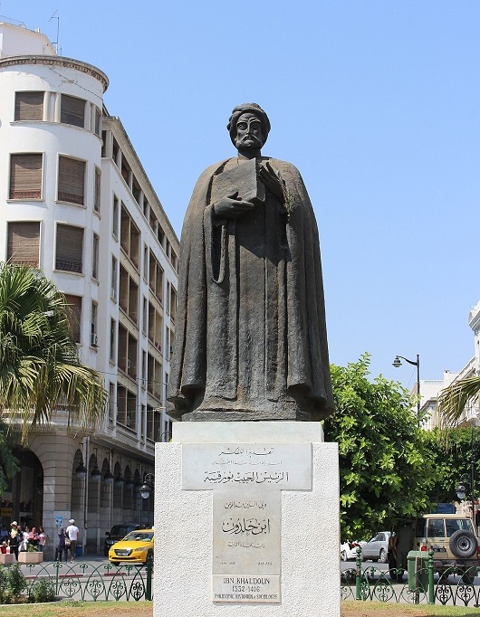 Statua di Ibn Khaldun a Tunisi