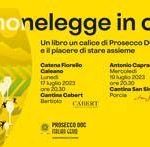 Un libro e un calice di Prosecco DOC